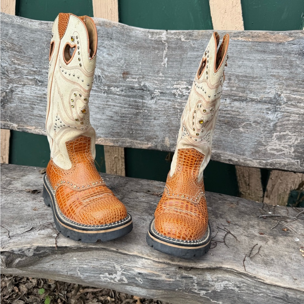 Ariat Women’s Fatbaby “Hearts and Studs” Edition 13149